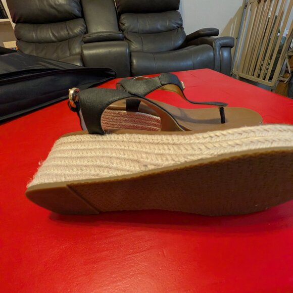 MICHAEL KORS Designer Sandals - Classic Black  - Size 11M - Picture 2 of 3